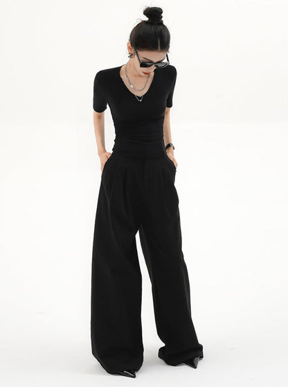 Sleek Black V-neck T-shirt - Fitted Short Sleeve Basic Tee