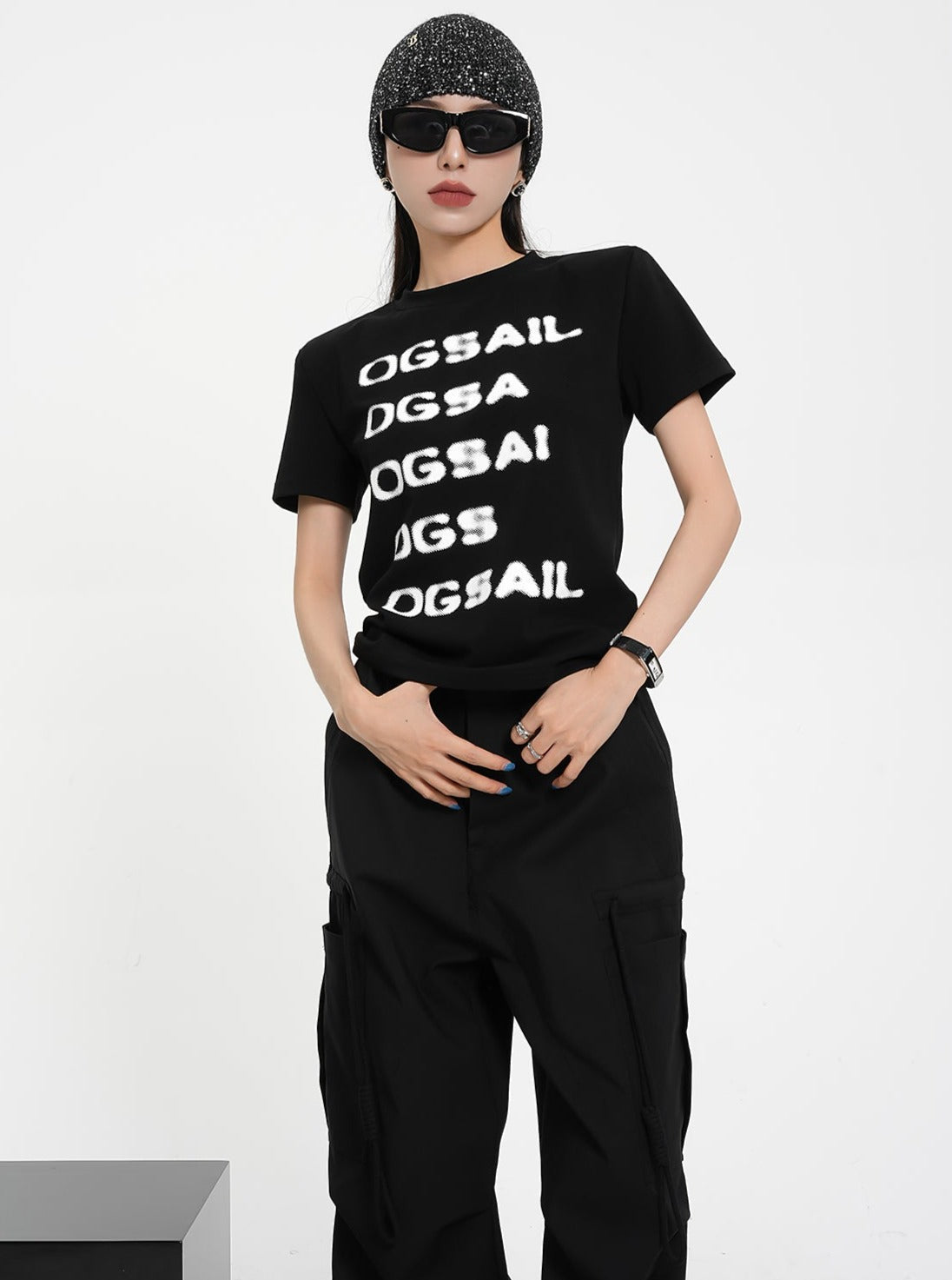 Graphic Logo Tee - Short Sleeve Crew Neck T-shirt