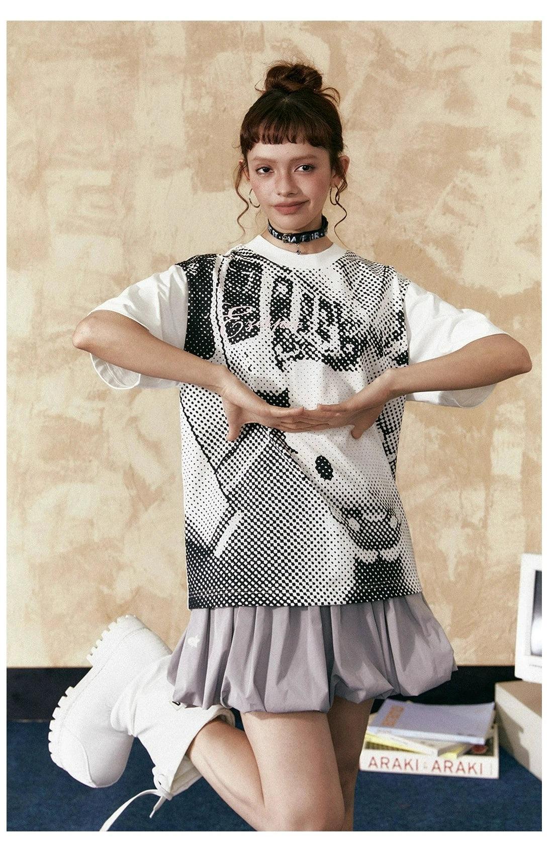 Ezek Artistic Halftone Print White Oversized T-shirt and Gray Pleated Mini Skirt Set - Urban