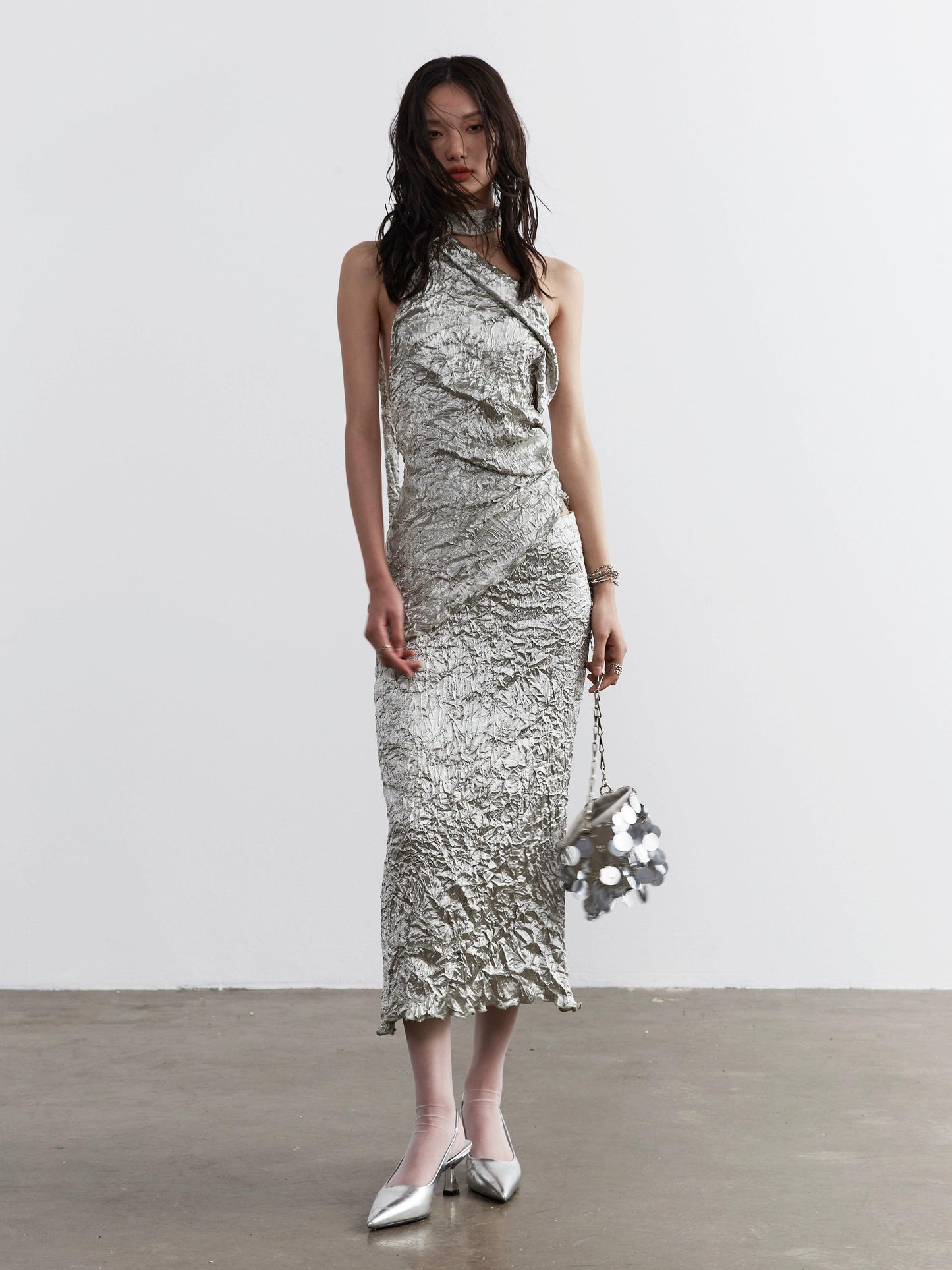 Jnylon Studio Metallic Crinkle One-shoulder Maxi Dress - Silver Textured Evening Gown With Asymmetric Strap