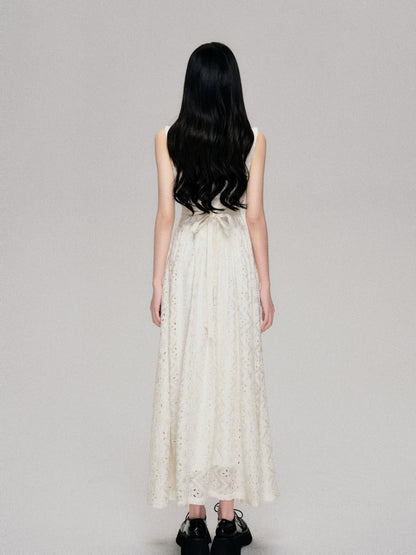 Enchanting Lace Maxi Dress: Romantic Full-length Gown