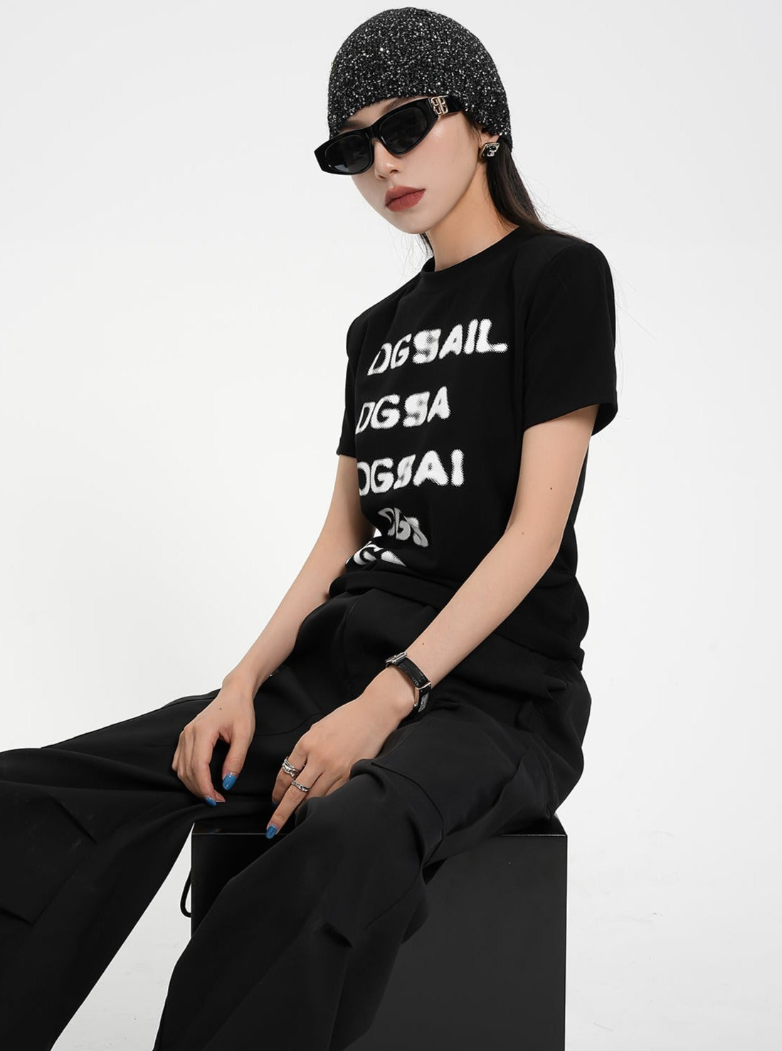 Graphic Logo Tee - Short Sleeve Crew Neck T-shirt