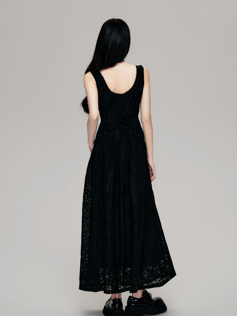 Enchanting Lace Maxi Dress: Romantic Full-length Gown