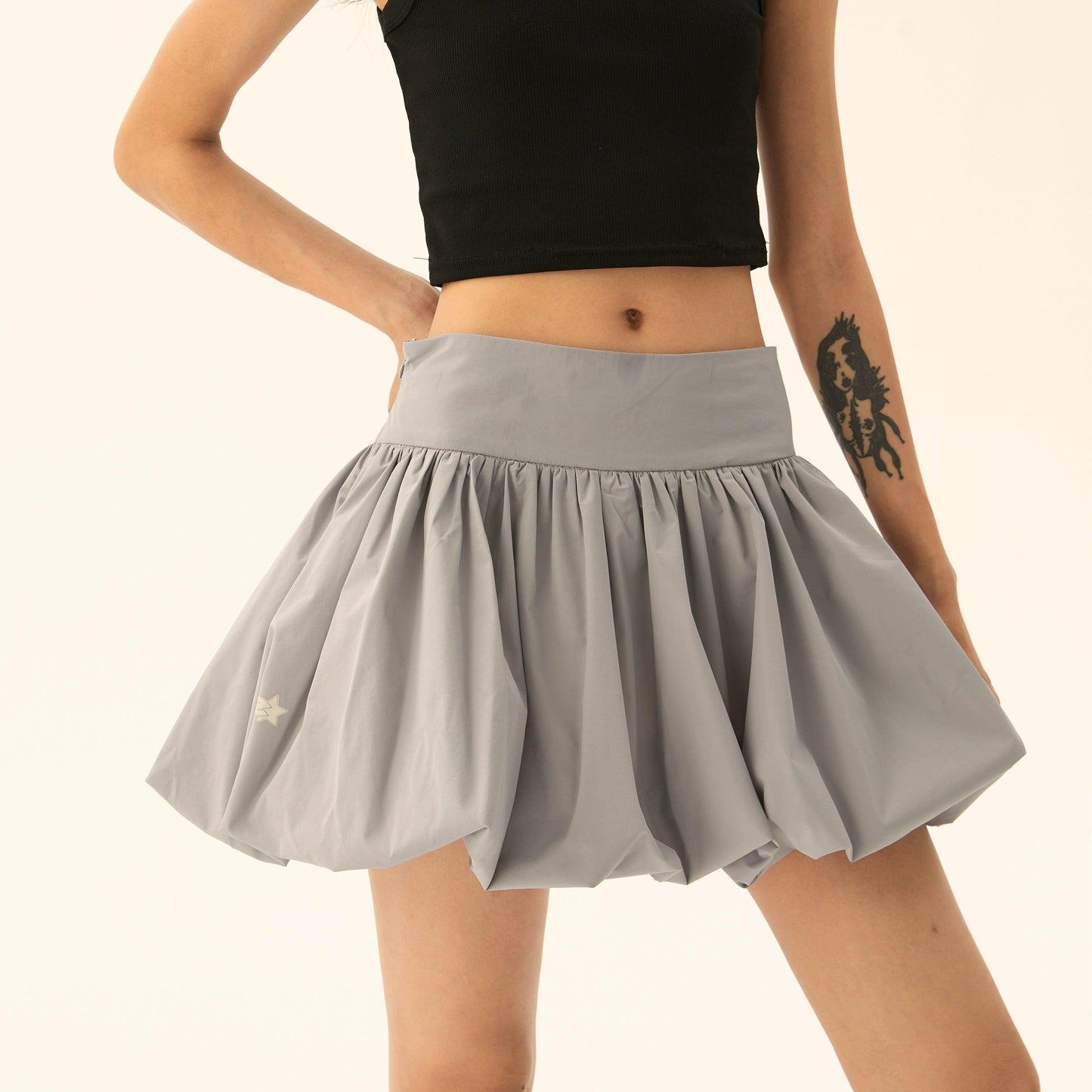 Ezek Artistic Halftone Print White Oversized T-shirt and Gray Pleated Mini Skirt Set - Urban