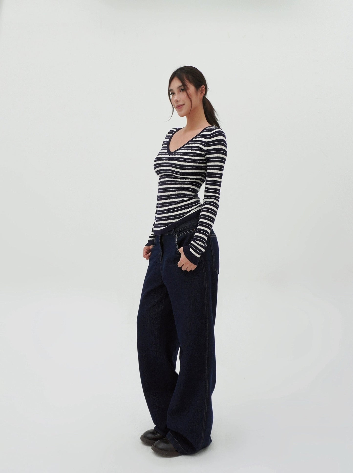 Low V-neck Slim-fit Long Sleeve Sweater