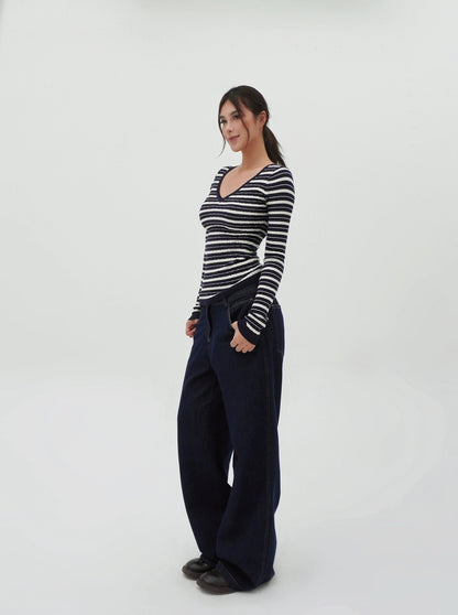 Low V-neck Slim-fit Long Sleeve Sweater