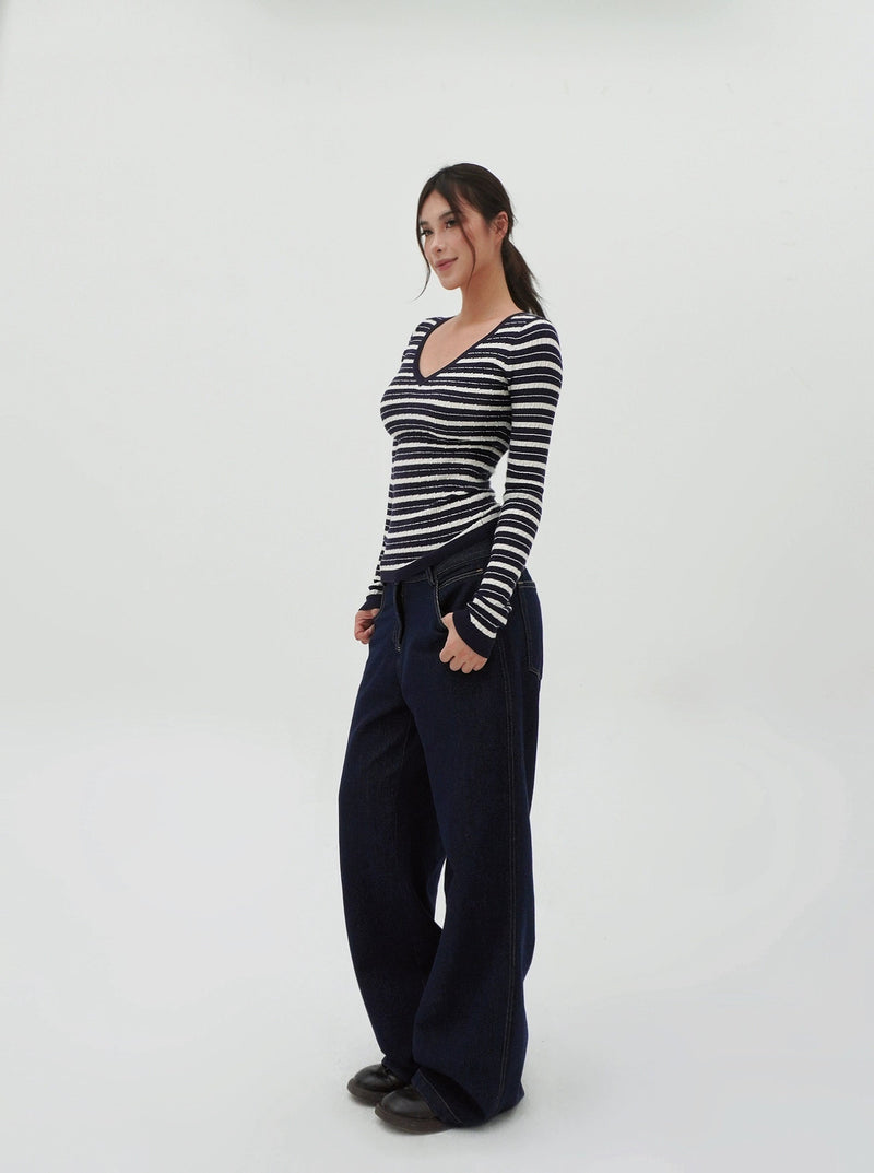 Low V-neck Slim-fit Long Sleeve Sweater