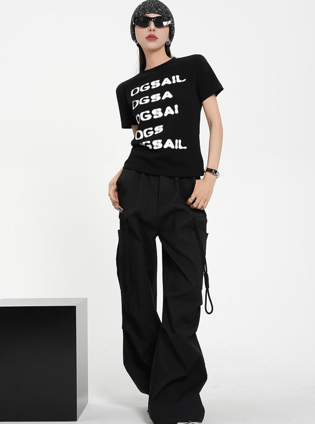 Graphic Logo Tee - Short Sleeve Crew Neck T-shirt