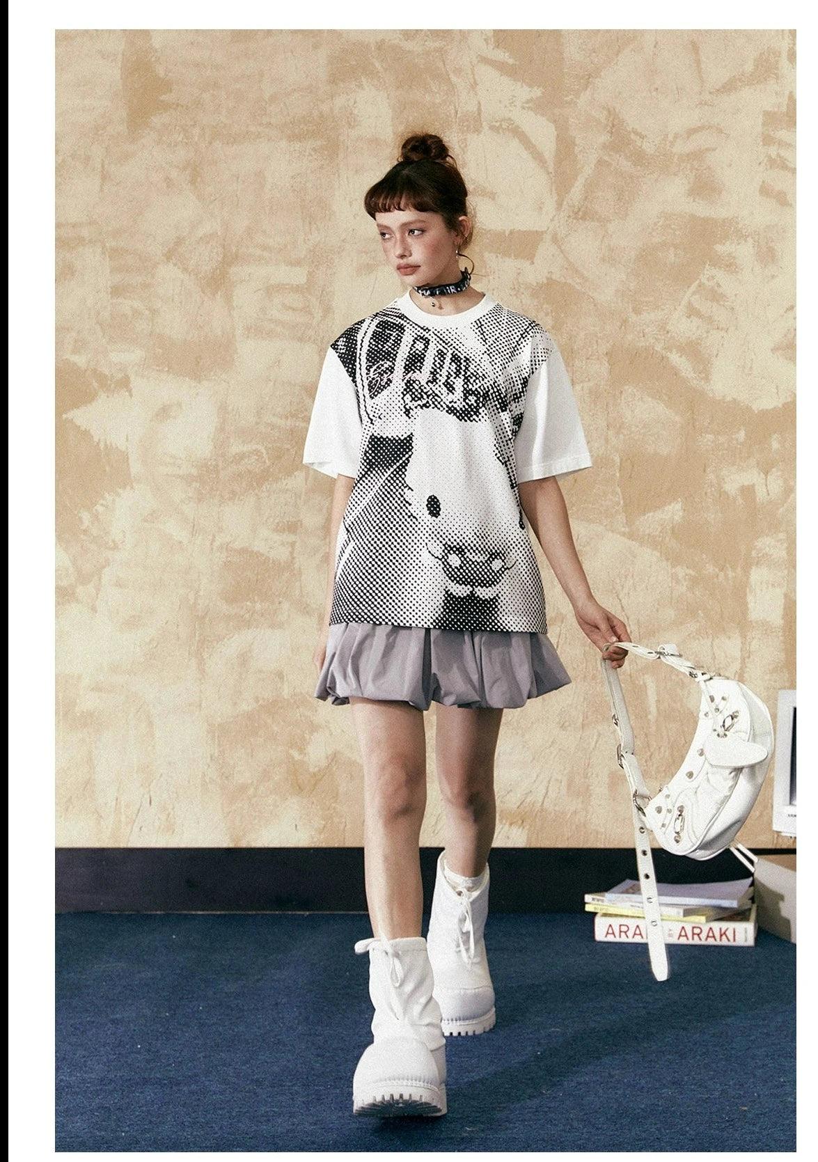Ezek Artistic Halftone Print White Oversized T-shirt and Gray Pleated Mini Skirt Set - Urban