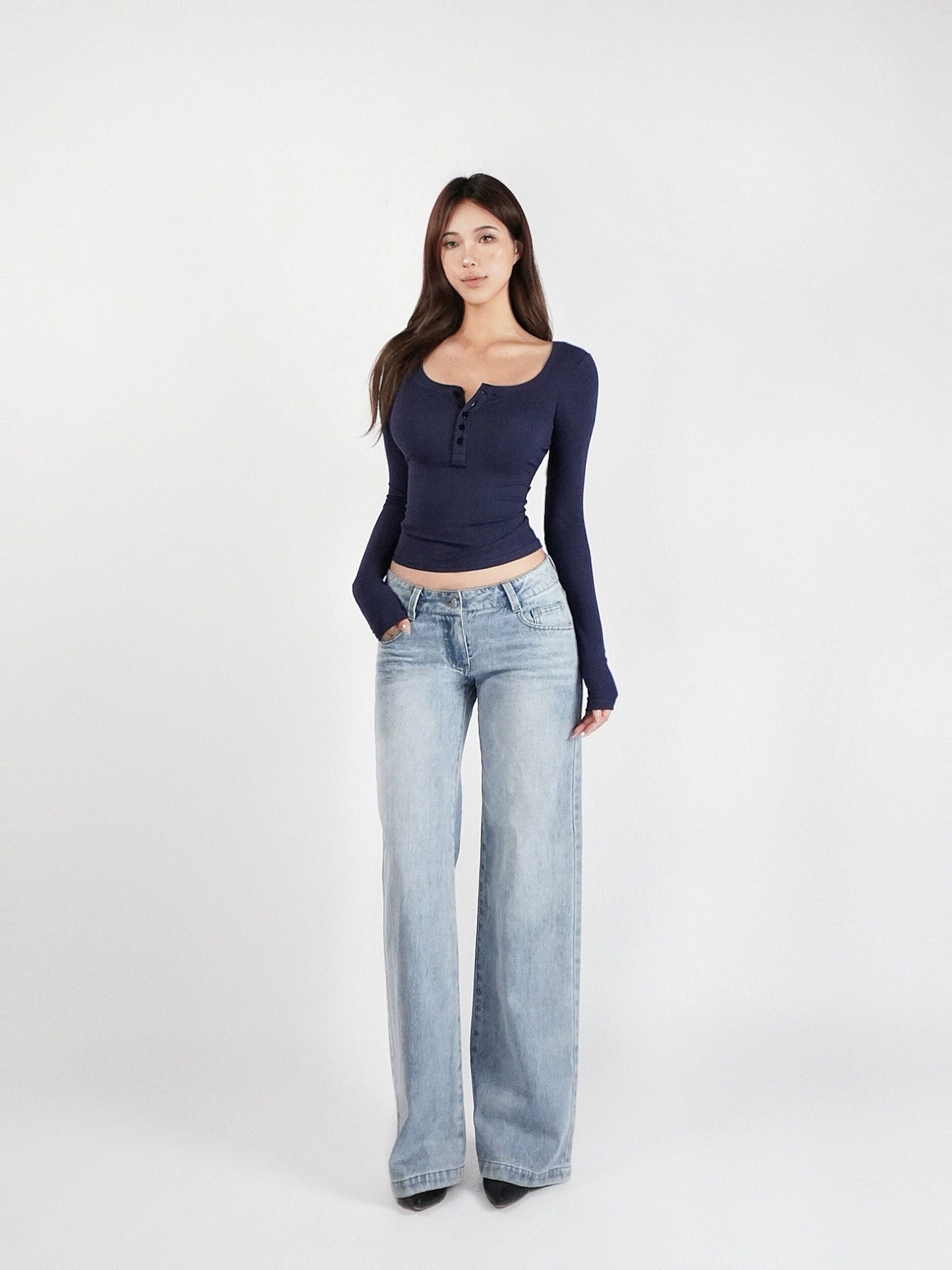 U-neck Slim-fit Long-sleeve T-shirt
