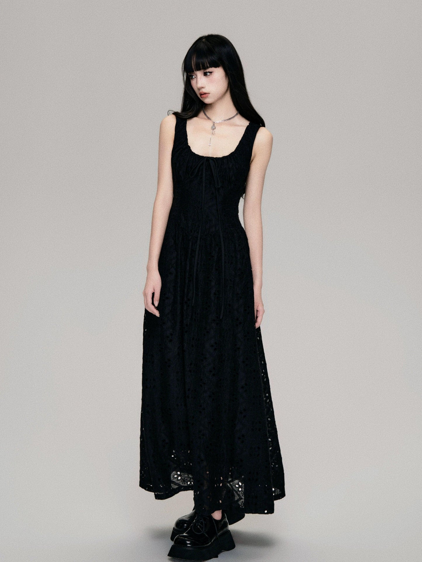 Enchanting Lace Maxi Dress: Romantic Full-length Gown