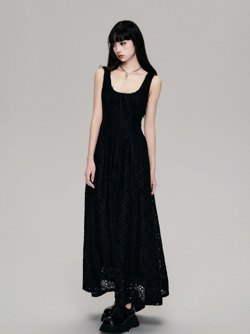 Enchanting Lace Maxi Dress: Romantic Full-length Gown