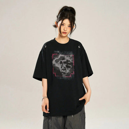 T-shirt With Face Chalk Smudge Design