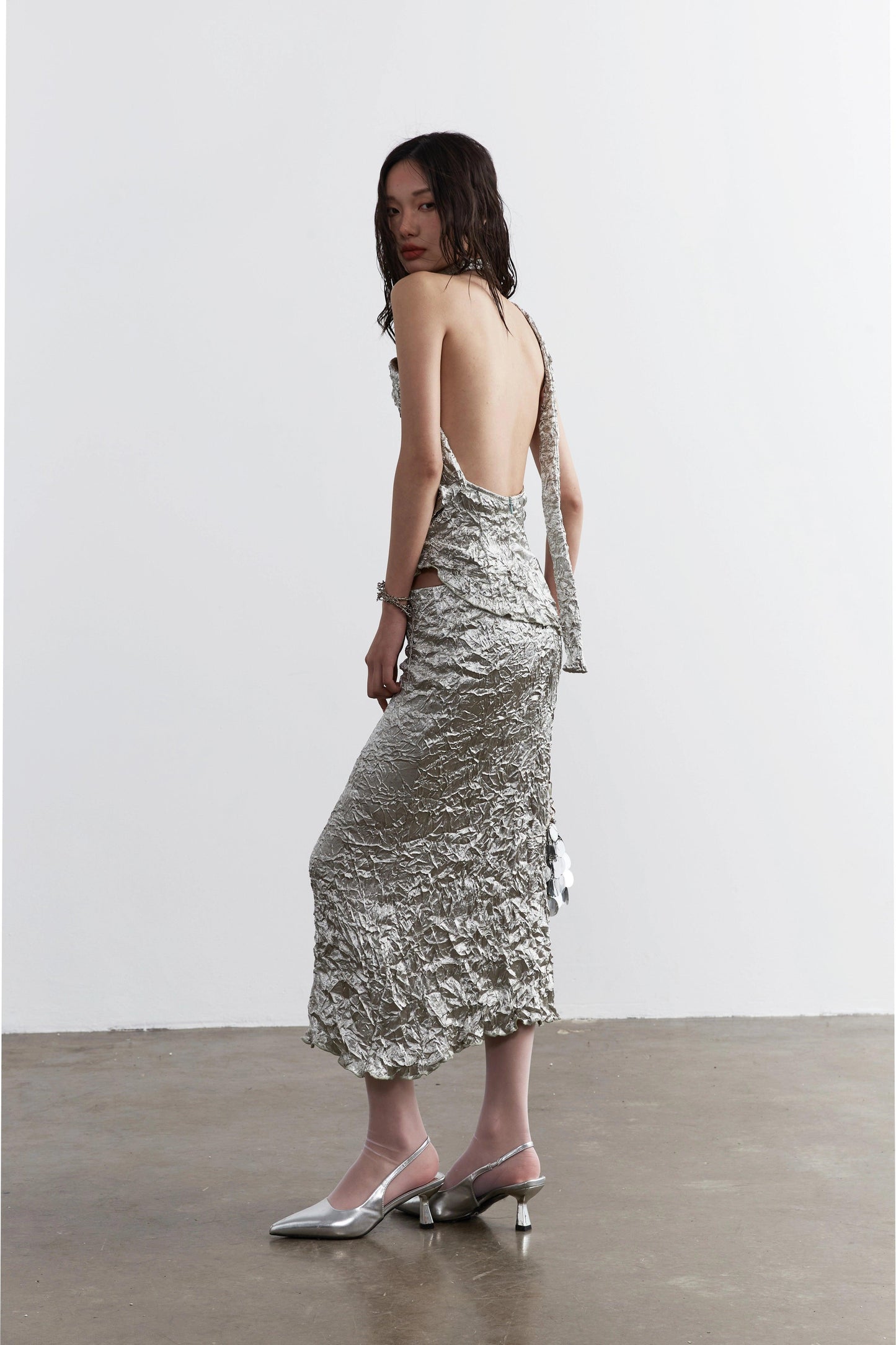 Jnylon Studio Metallic Crinkle One-shoulder Maxi Dress - Silver Textured Evening Gown With Asymmetric Strap