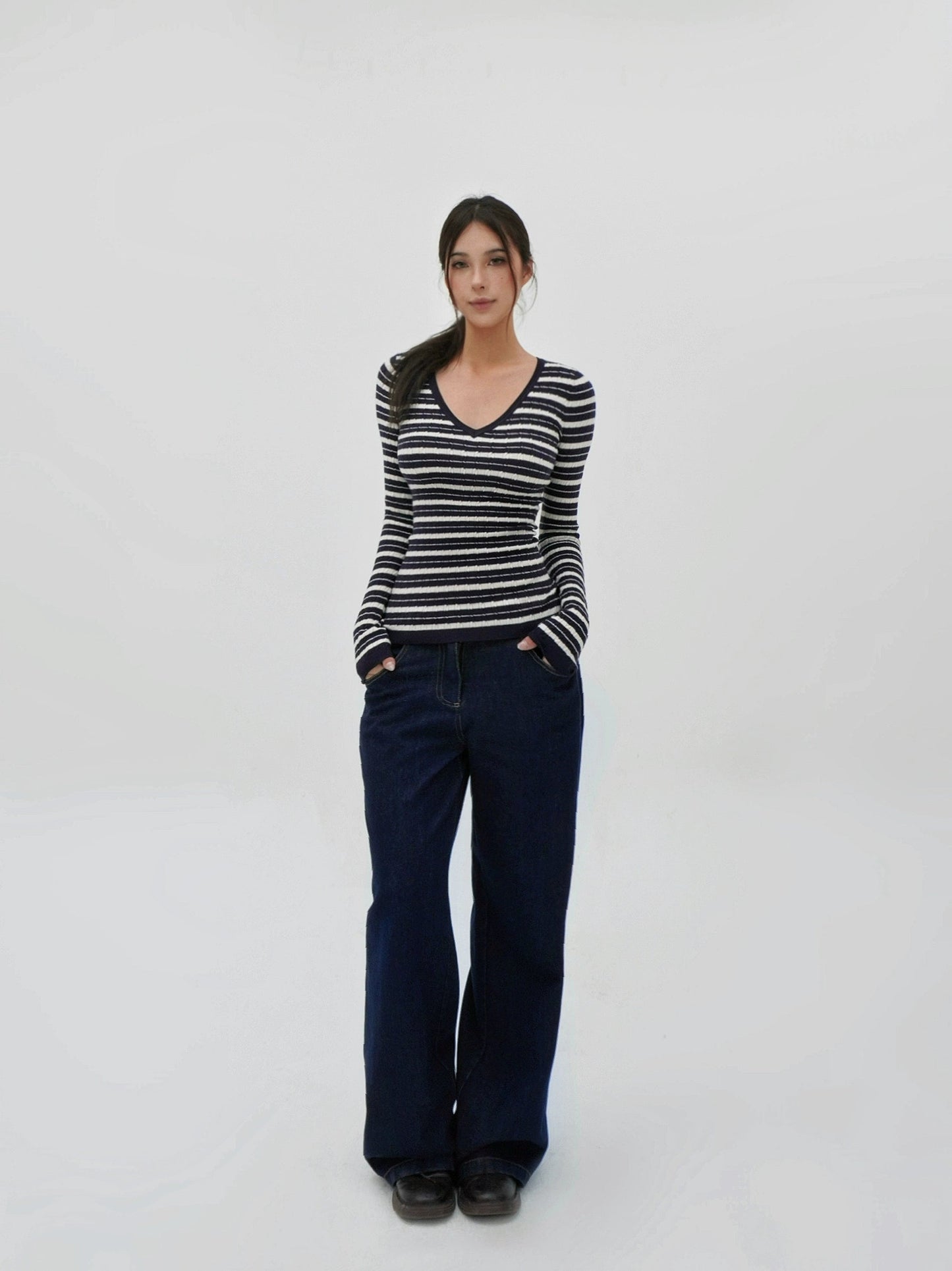 Low V-neck Slim-fit Long Sleeve Sweater