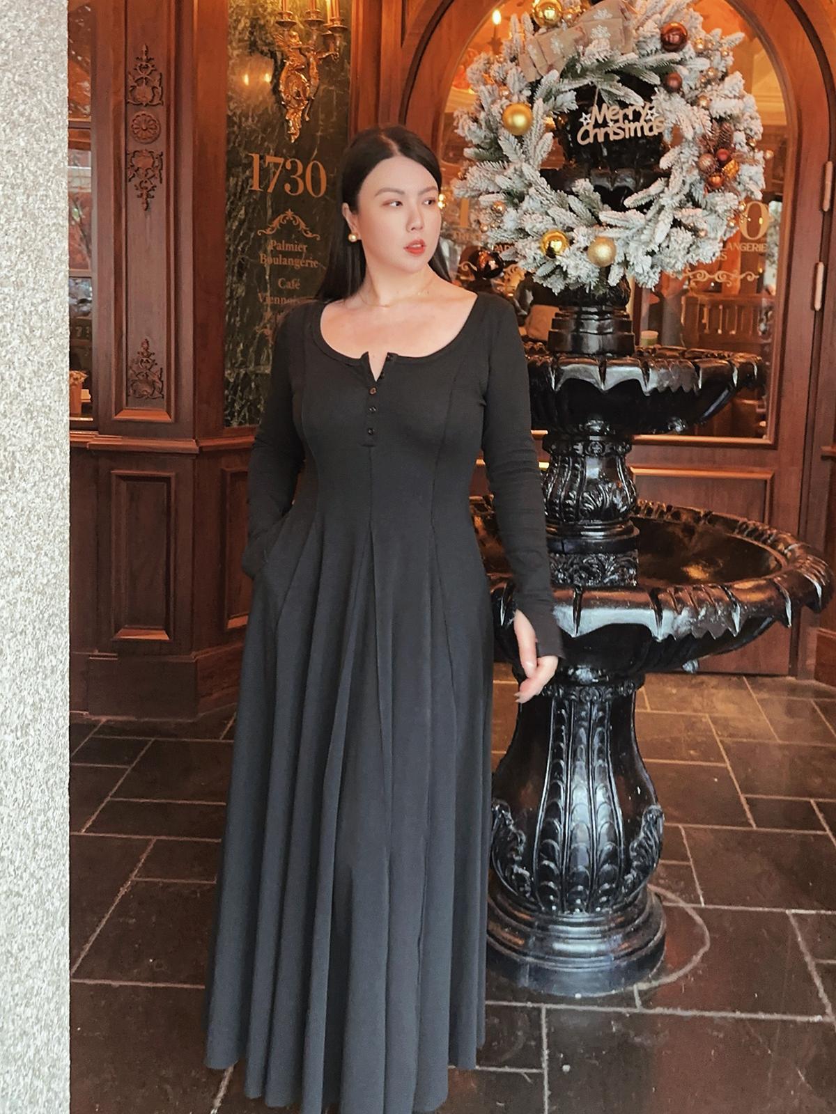 Runway-inspired Black Maxi Dress Plus-size