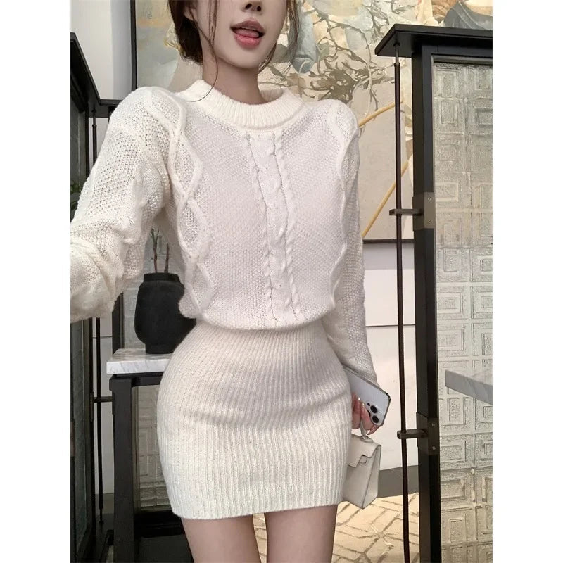 Korean Slim Thread Knitted Longsleeved Dress Winter New Oneck Color Mini Dress