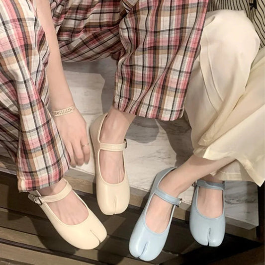New Split Toe Tabi Shoes Buckle Mary Janes Shoes Flats Chaussure Femme Leisure Shoes Zapatos De Mujer