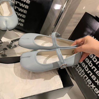 New Split Toe Tabi Shoes Buckle Mary Janes Shoes Flats Chaussure Femme Leisure Shoes Zapatos De Mujer