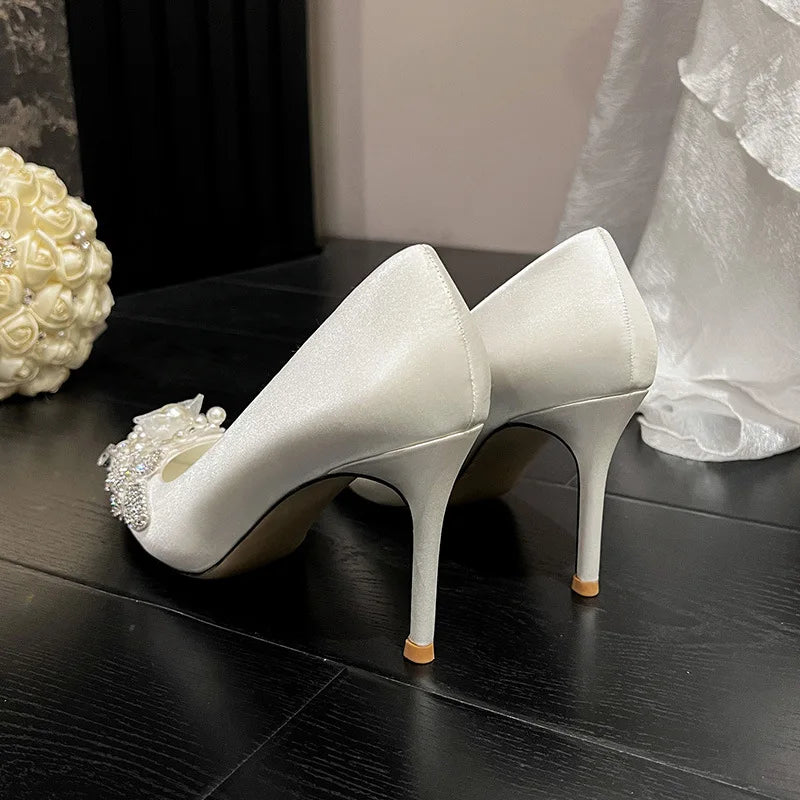 Bride Shoes Crystals Flowers Pumps New White High Heels Handembroidered Pearl Flowers Satin Lady Thin Heels