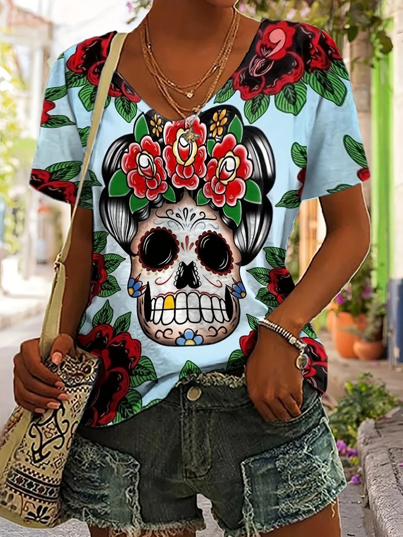 Skull V-neck T-shirt