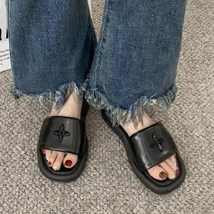 Summer Soft Sole Slipon Slippers New Designer Flat Shoes Slipper Female Flip Flops