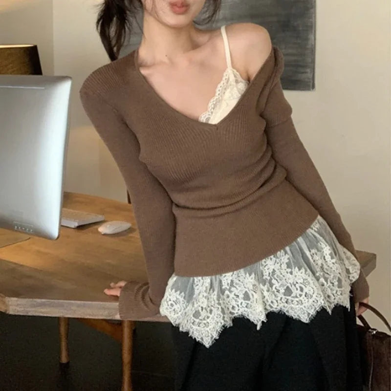 Autumn New Korean Vneck Slim Thread Longsleeved Sweater + Lace Splicing Hollow Camisole Twopiece Suit