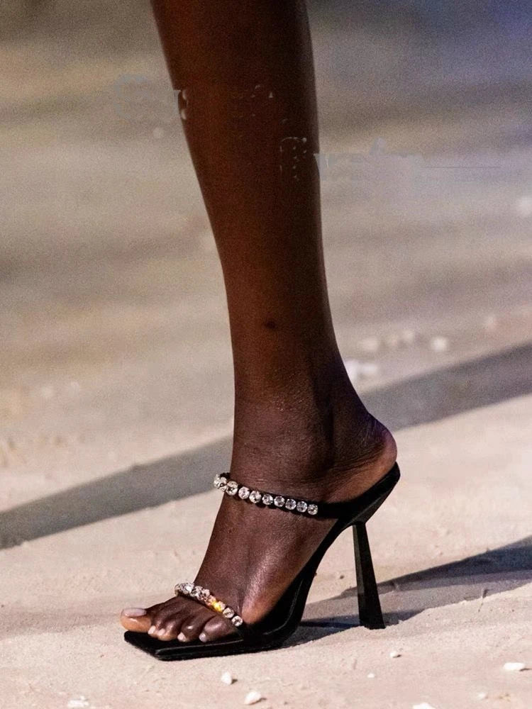 Summer Shiny Rhinestone Chain Designer Slippers Satin One Line Band One Line Belt Square Head Slingback Thin High Heels Shoes