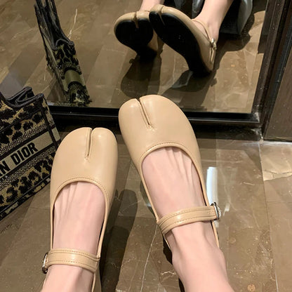 New Split Toe Tabi Shoes Buckle Mary Janes Shoes Flats Chaussure Femme Leisure Shoes Zapatos De Mujer