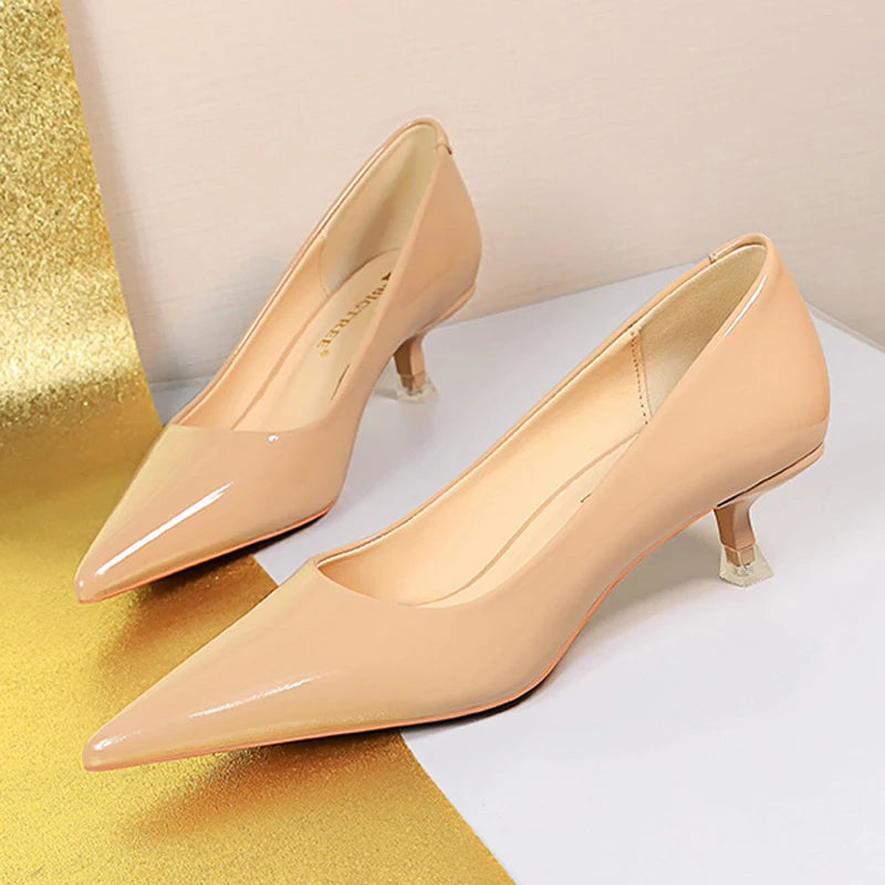 Patent Leather Mid Heel Shoes Spring New Kitten Heels 4.5 Cm Pointed Shoes Pumps Occupational Ol Office Heels