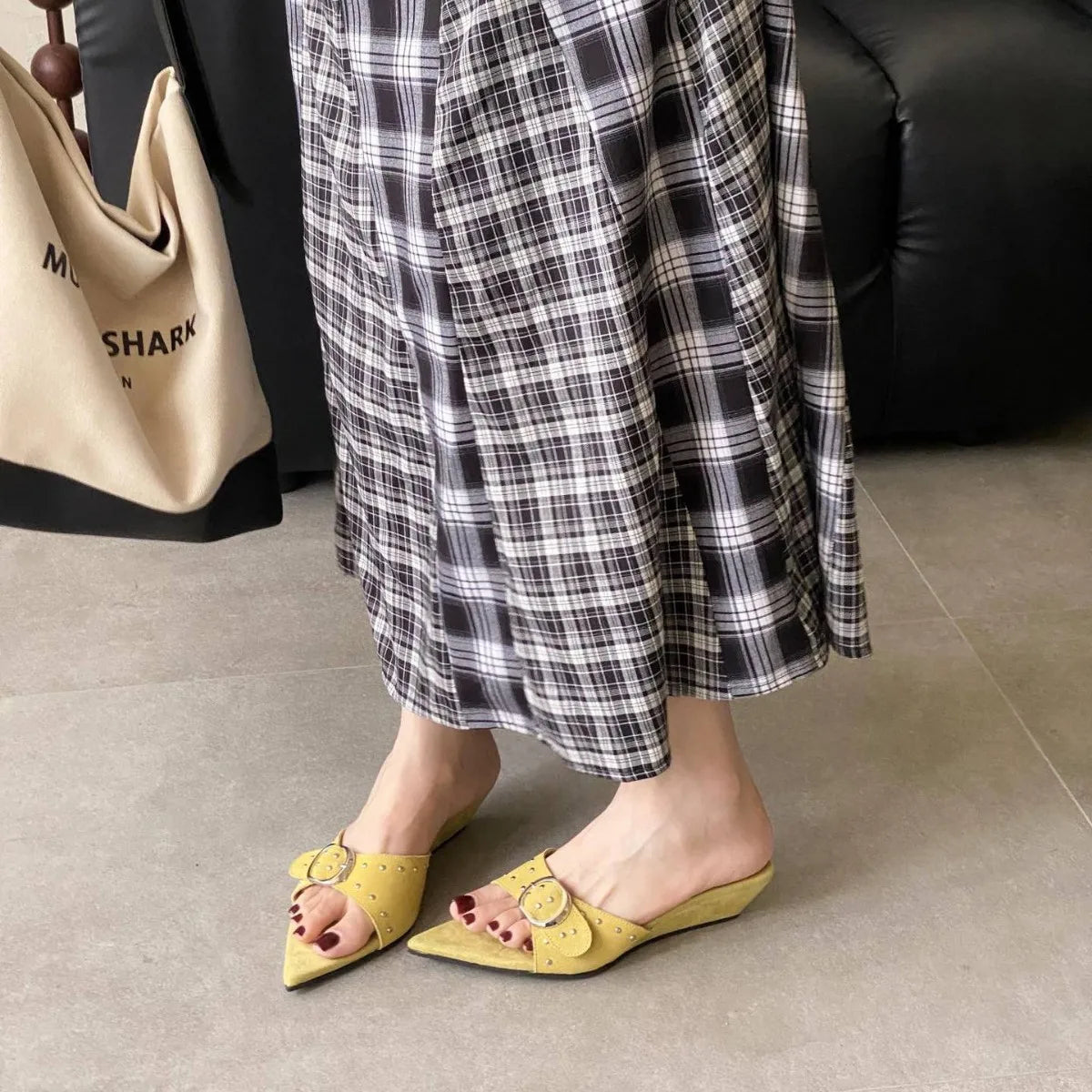 Shoes Woman Pointed Toe Slippers Summer Rivet Slides on a Wedge Low Flock Designer Rome Hoof Heels Fabric Rubber Fas