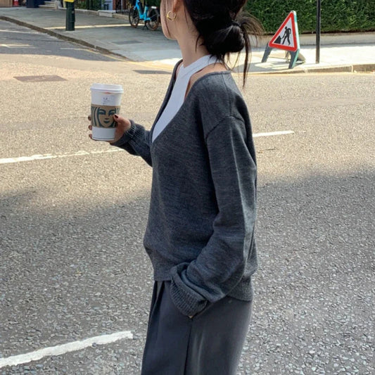 Autumn New High Street Vneck Color Longsleeved Sweater + Slim Camisole Twopiece Suit