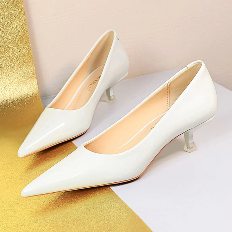 Patent Leather Mid Heel Shoes Spring New Kitten Heels 4.5 Cm Pointed Shoes Pumps Occupational Ol Office Heels