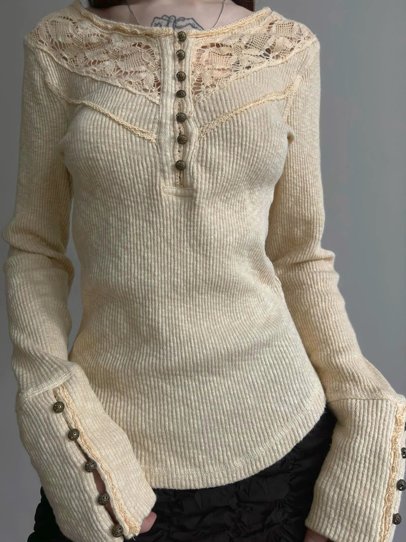 Retro Button Lace Knitted ��s Base T-shirts Long Sleeves Exquisite Slim Fit Autumn Basic Blouses