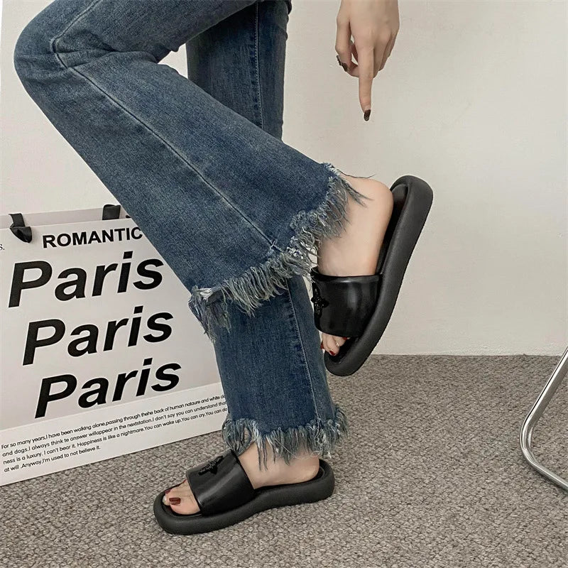 Summer Soft Sole Slipon Slippers New Designer Flat Shoes Slipper Female Flip Flops