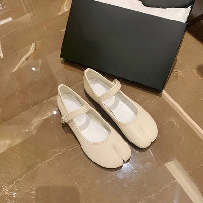 New Split Toe Tabi Shoes Buckle Mary Janes Shoes Flats Chaussure Femme Leisure Shoes Zapatos De Mujer