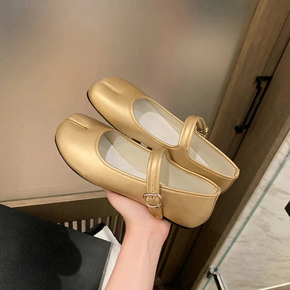 New Split Toe Tabi Shoes Buckle Mary Janes Shoes Flats Chaussure Femme Leisure Shoes Zapatos De Mujer