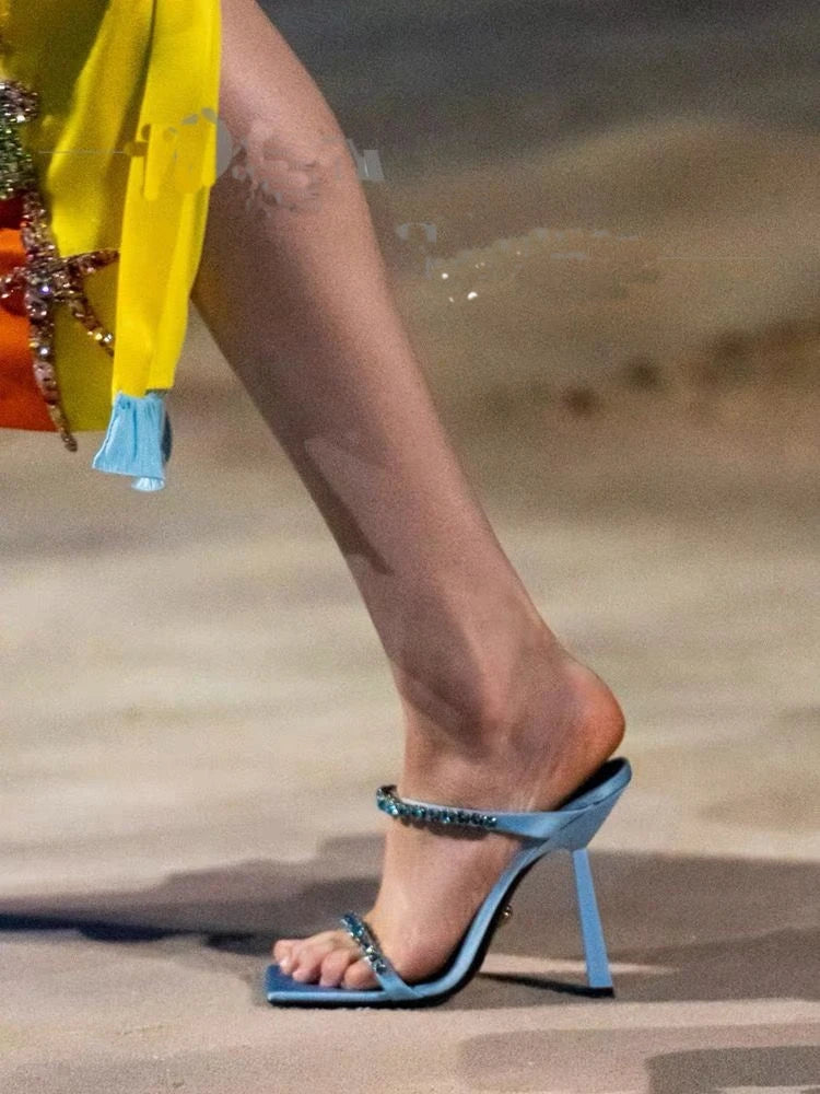 Summer Shiny Rhinestone Chain Designer Slippers Satin One Line Band One Line Belt Square Head Slingback Thin High Heels Shoes