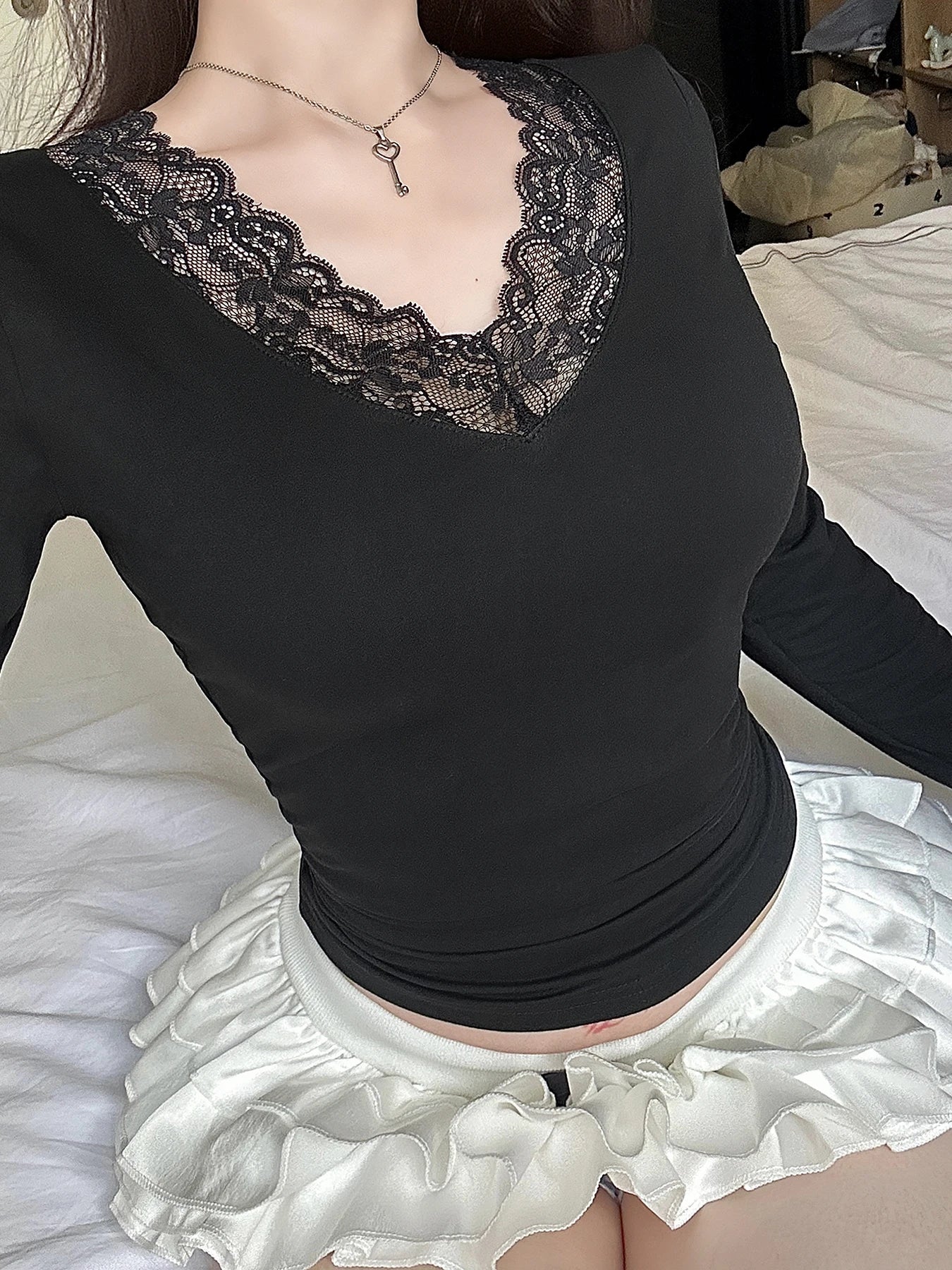 Black Lace Trim V-neck T-shirt Slim Basic Long Sleeve Top Tees All-match Autumn New