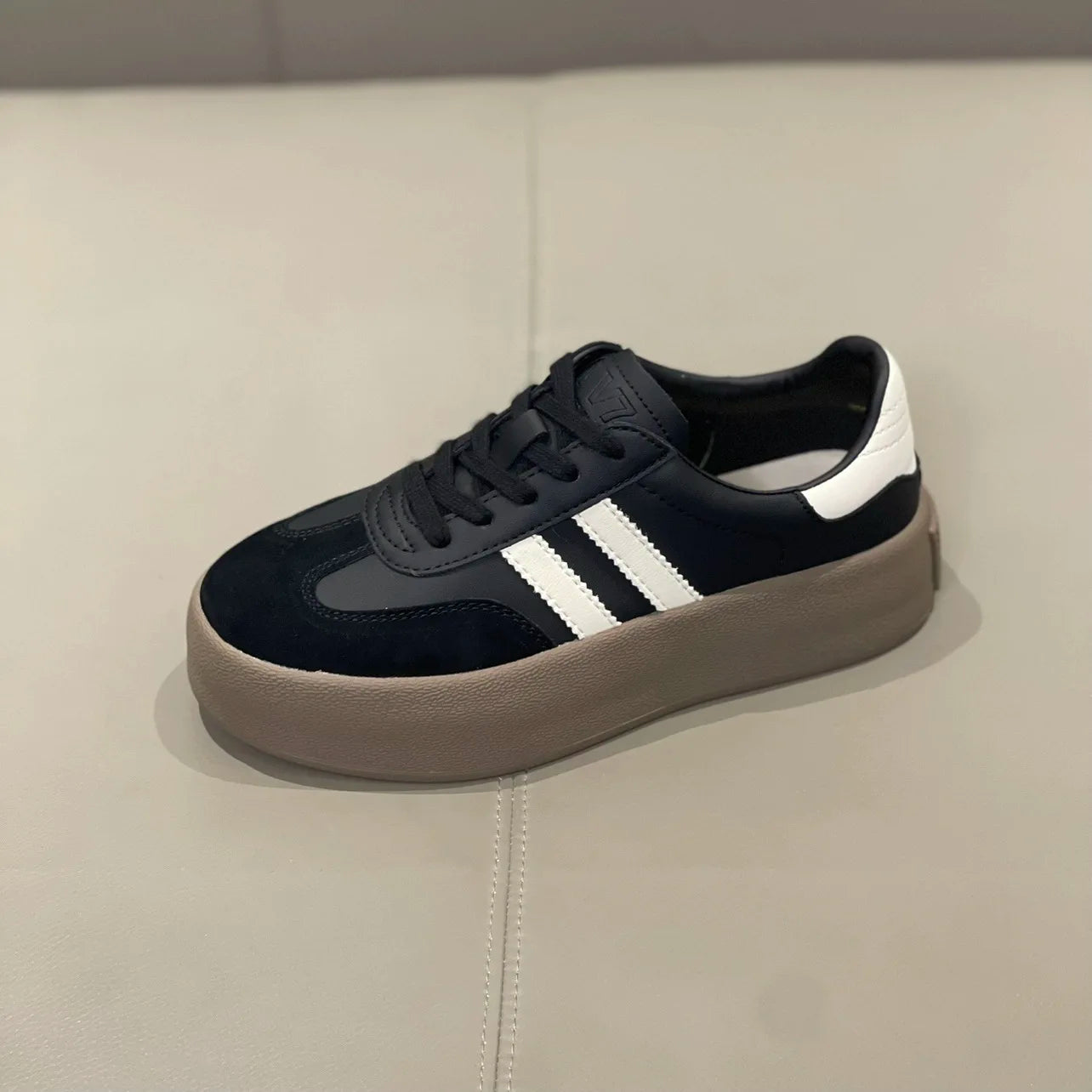 Sports Thick Sole Board Shoes Cowhide Soft Sole Inside Skateboard