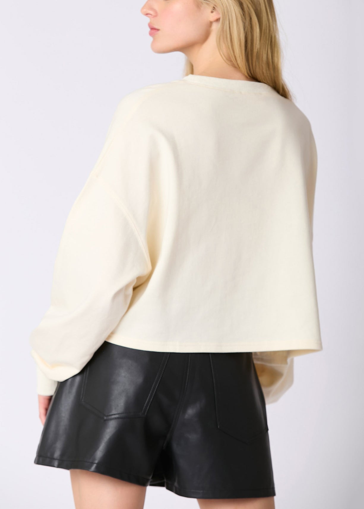 Stylish Black O Neck Sequins Cotton Sweatshirt Fall Ae1002