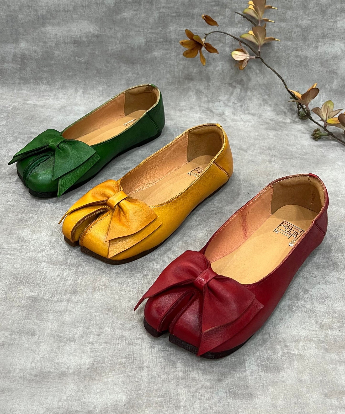 Green Bow Split Toe Cowhide Leather Flat Shoes for Rt1043