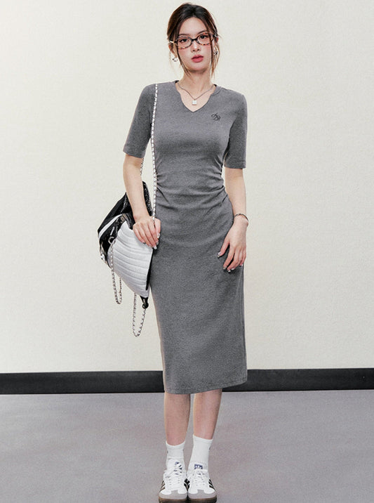Sleek V-neck Midi Dress: Figure-hugging Bodycon With Elbow-length Sleeves in Heather Gray and Black