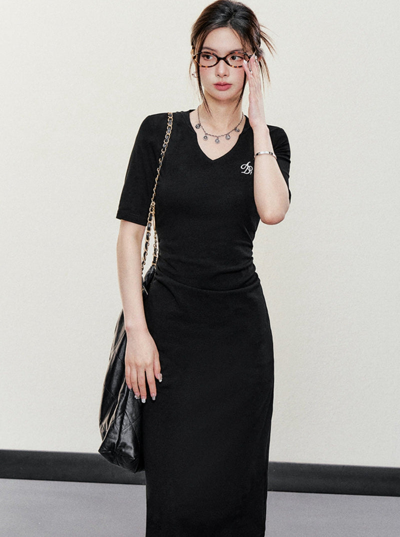 Sleek V-neck Midi Dress: Figure-hugging Bodycon With Elbow-length Sleeves in Heather Gray and Black
