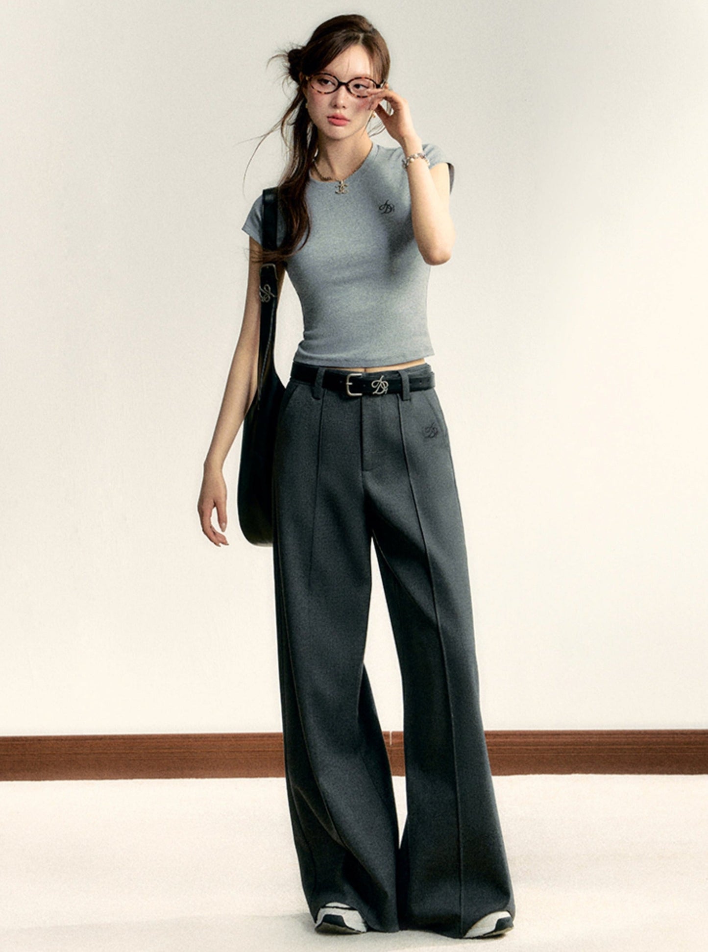 Classic Cropped T-shirt - Short Sleeve Fitted Basic Tee
