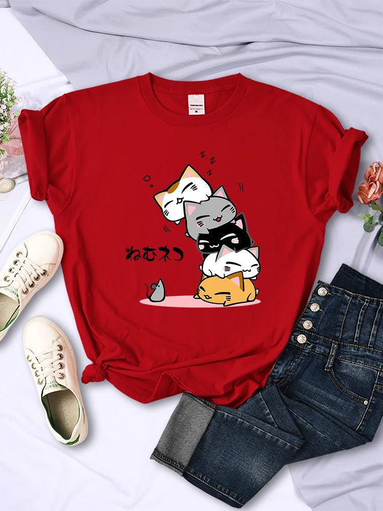 Stacked Cats Sleeping Don’t See the Mouse Print T-shirt Comfortable Soft Tops Creativity Womans Tee Clothing