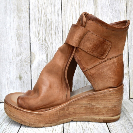 Chic Orthopedic Sandals with Unique Design