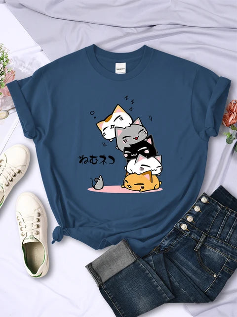 Stacked Cats Sleeping Don’t See the Mouse Print T-shirt Comfortable Soft Tops Creativity Womans Tee Clothing