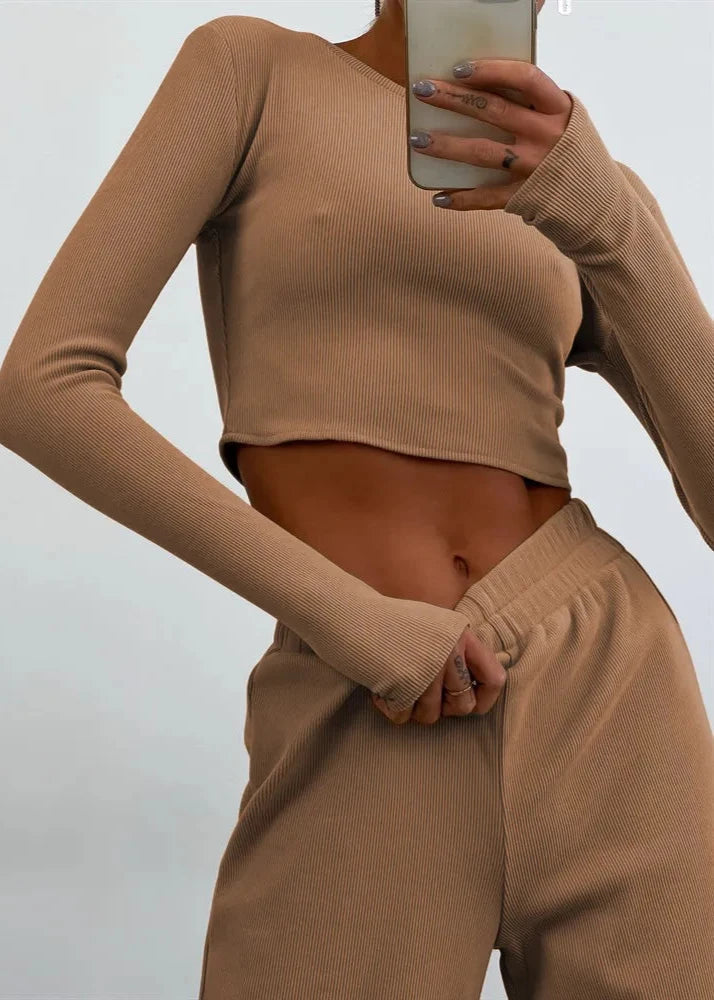Bold Elegance - Crop Top and Wide-leg Pants Set