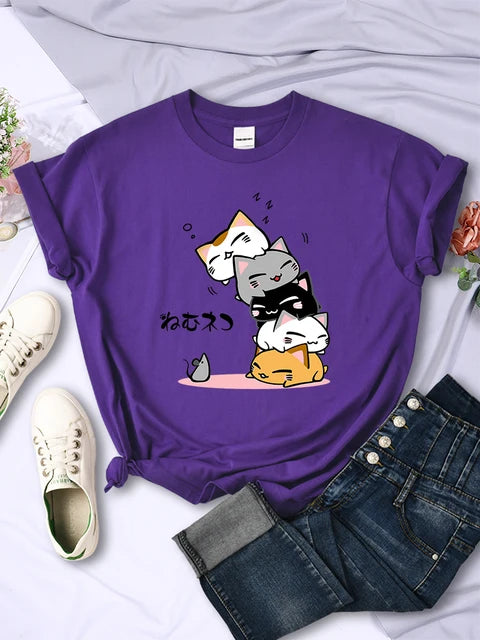 Stacked Cats Sleeping Don’t See the Mouse Print T-shirt Comfortable Soft Tops Creativity Womans Tee Clothing